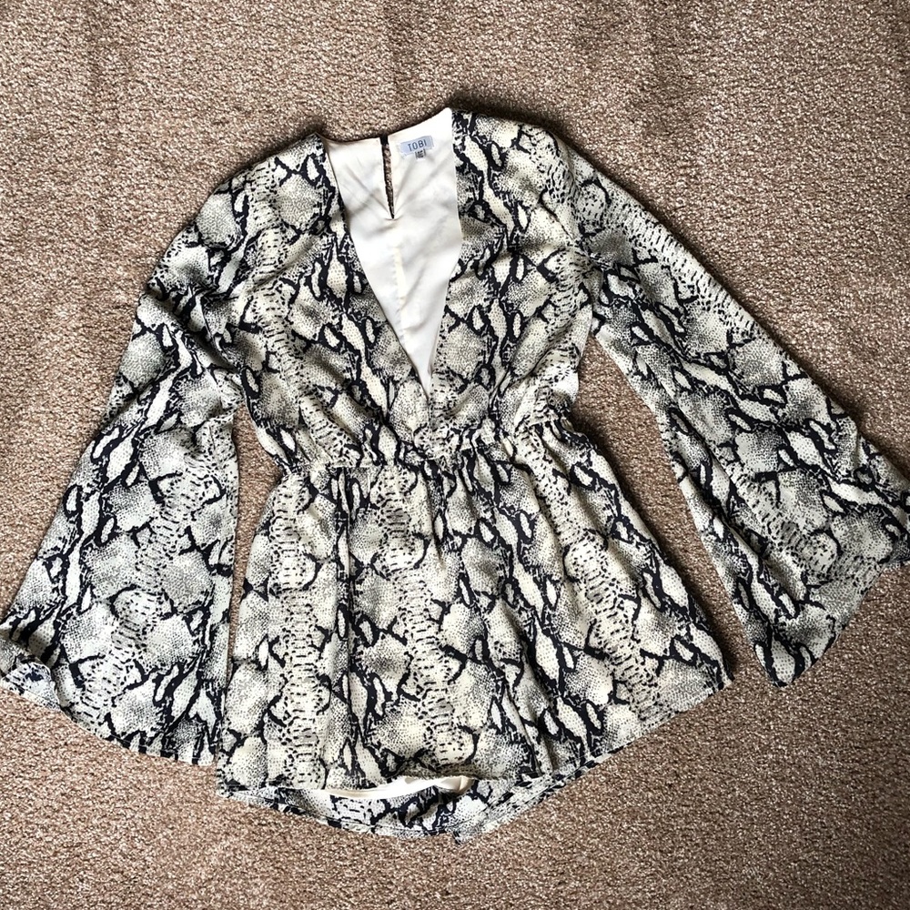 Tobi Bell Sleeve Romper